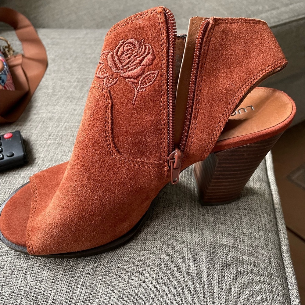 Lucky Brand Listana Suede Upper Copper peep toe emb. ankle bootie block heel 6